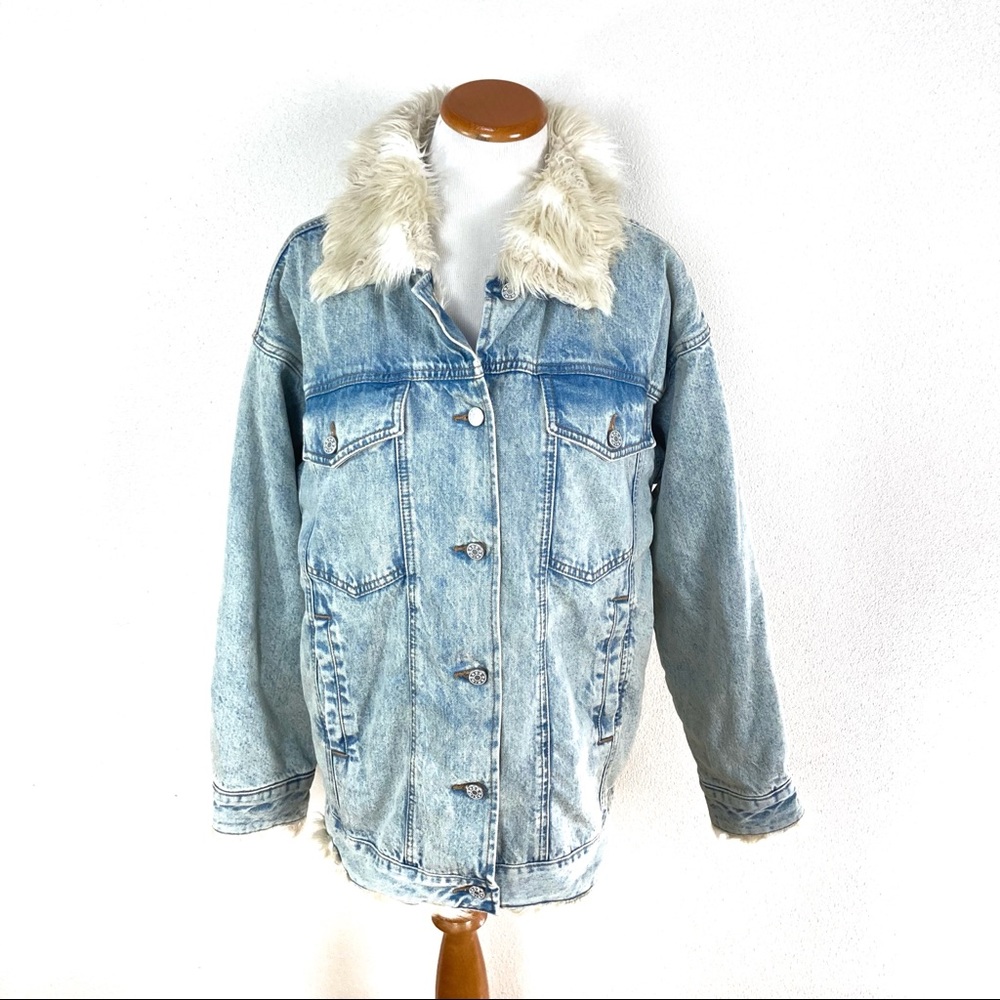 BDG Faux Fur Lined Denim Light Wash Jean Jacket Coat Women's Sz Medium / Large‎